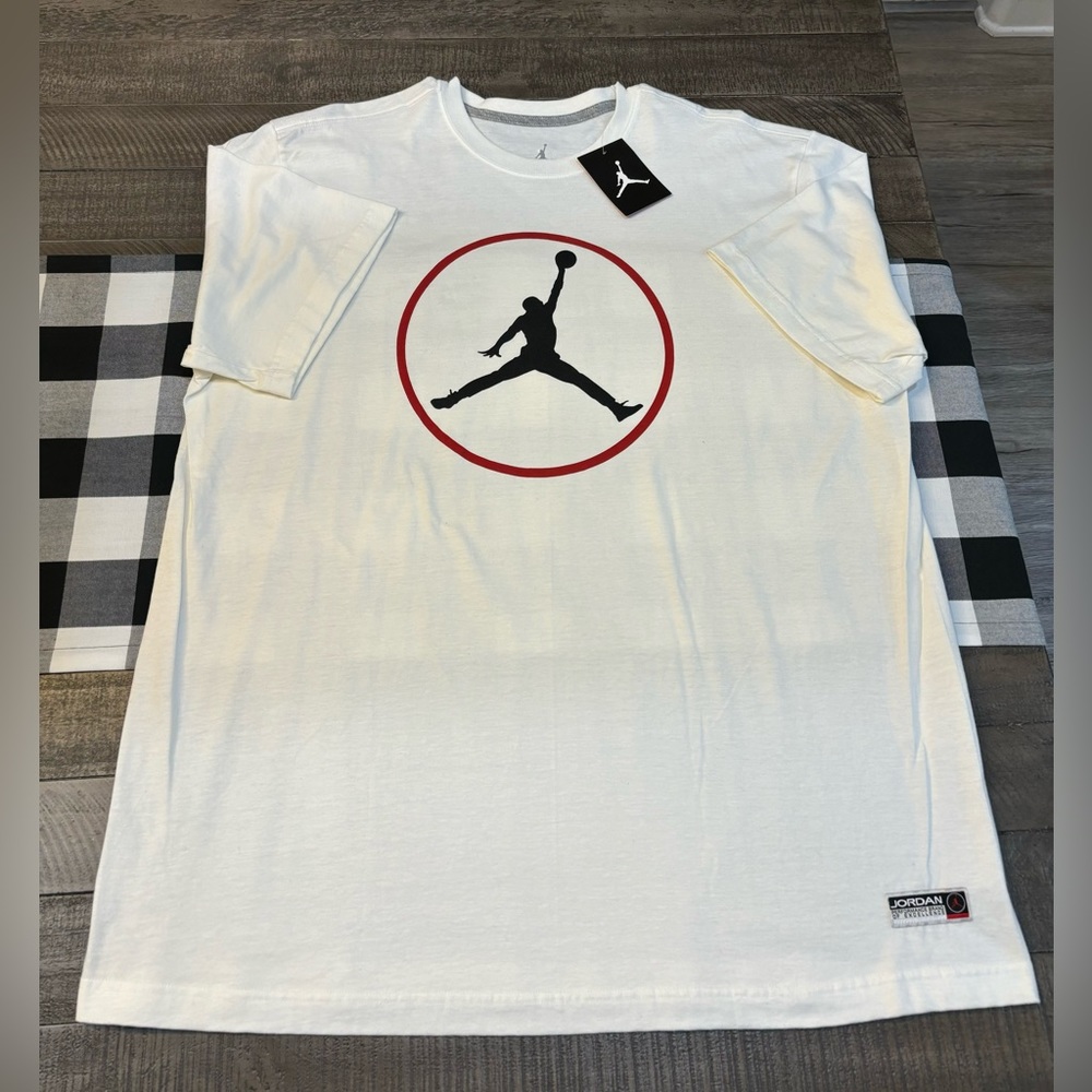 Brand: Jordan
Type: T-Shirt
Size: Mens 2XL
Condition: Brand NEW